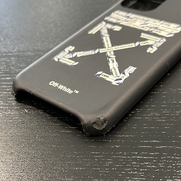 OFF-WHITE Baggage Tape Arrows iPhone 11Pro Phone Case in Black - Picture 4 of 7
